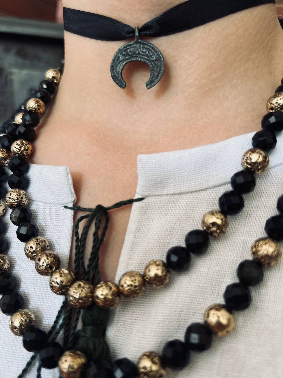 Black Obsidian and Gold Necklace with Tassels - зображення 4