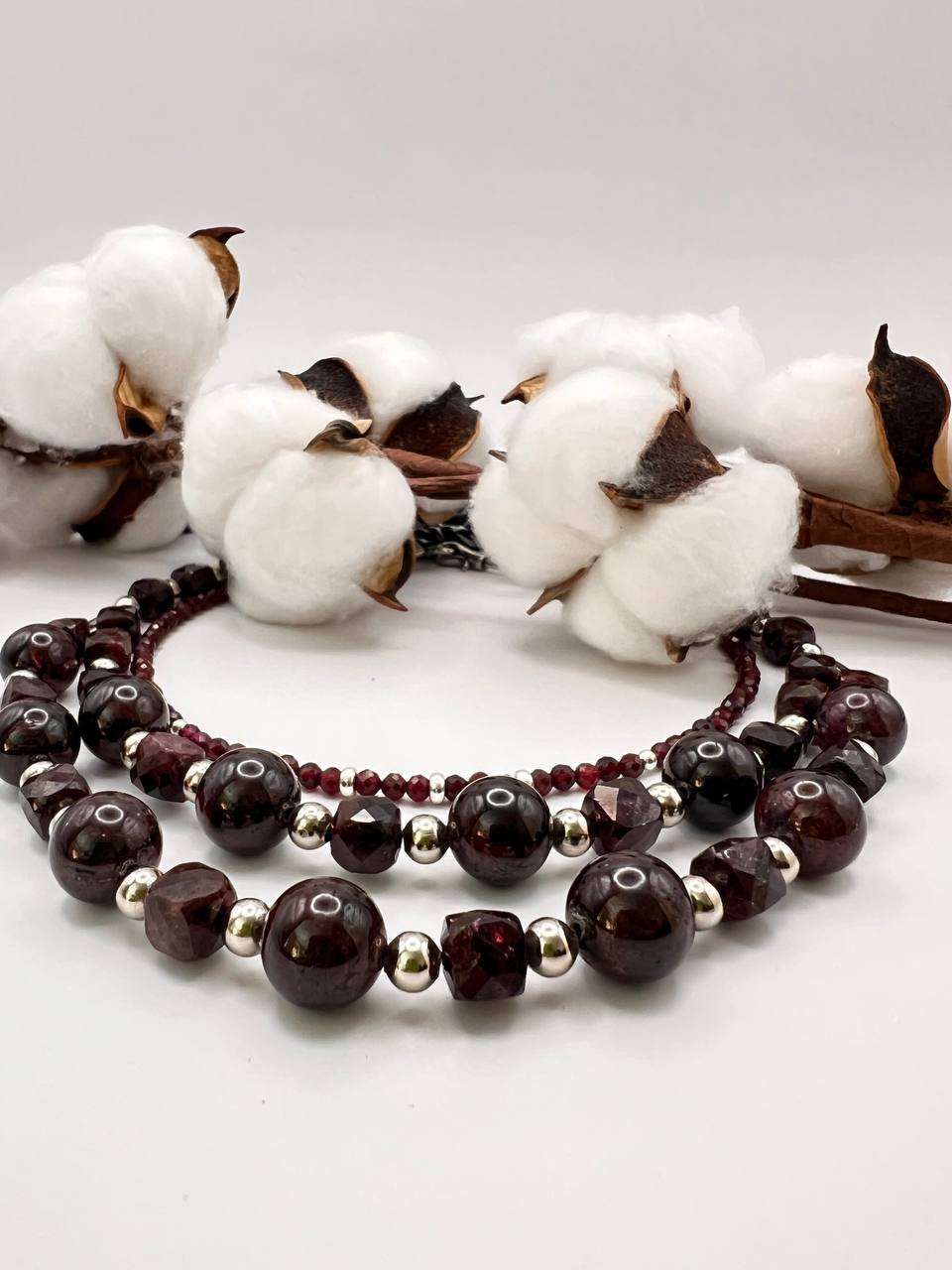 Mozambique Garnet and Silver Triple Strand Necklace - зображення 9