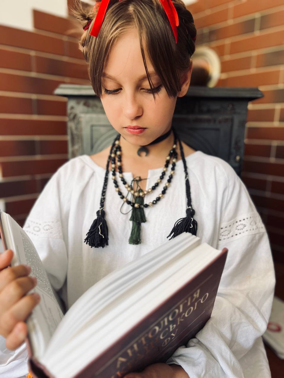 Black Obsidian and Gold Necklace with Tassels - зображення 6