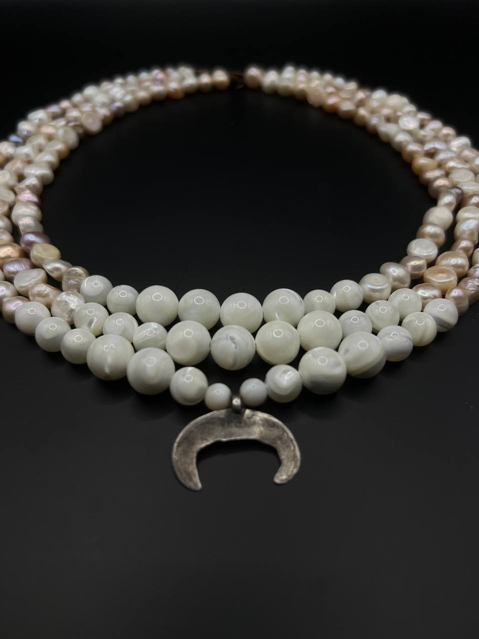 Halsband av flodpärlor och pärlemor med lunula - головне зображення