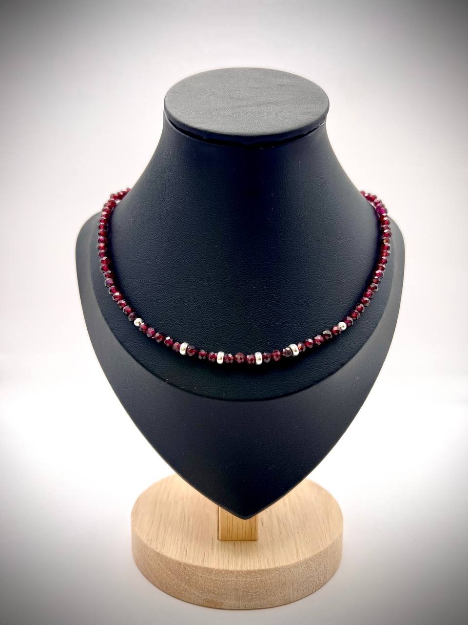 Mozambique Garnet and Silver Triple Strand Necklace - зображення 12