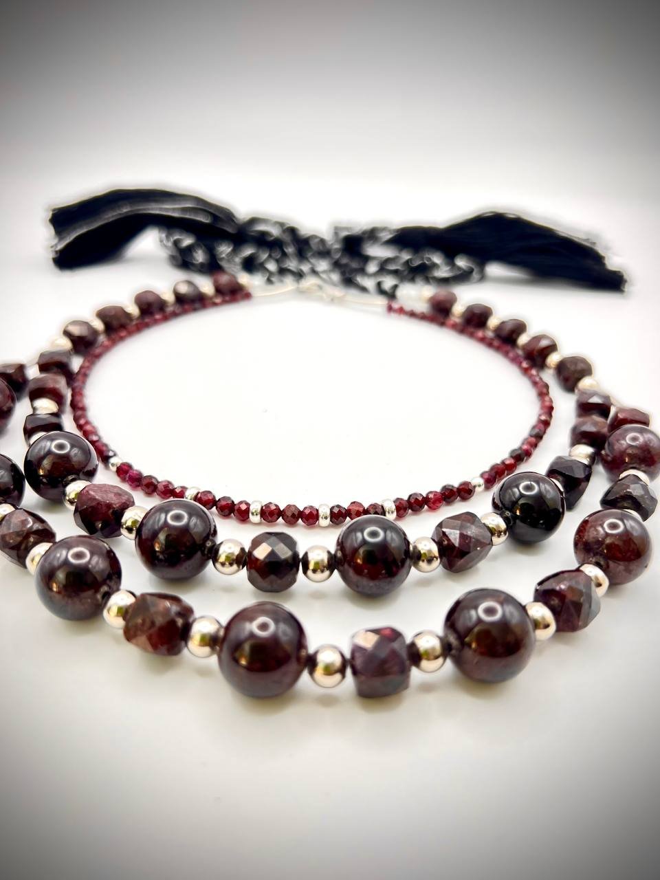 Mozambique Garnet and Silver Triple Strand Necklace - зображення 8