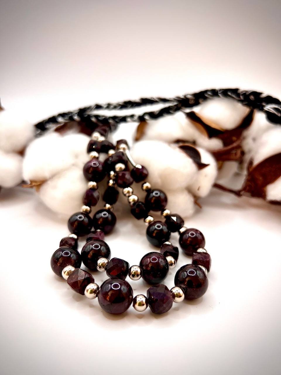 Mozambique Garnet and Silver Triple Strand Necklace - зображення 3