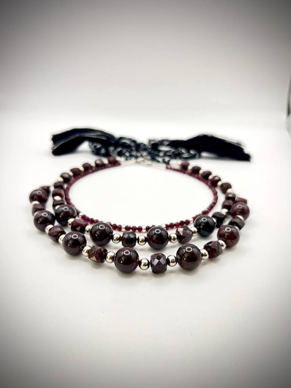 Mozambique Garnet and Silver Triple Strand Necklace - зображення 6