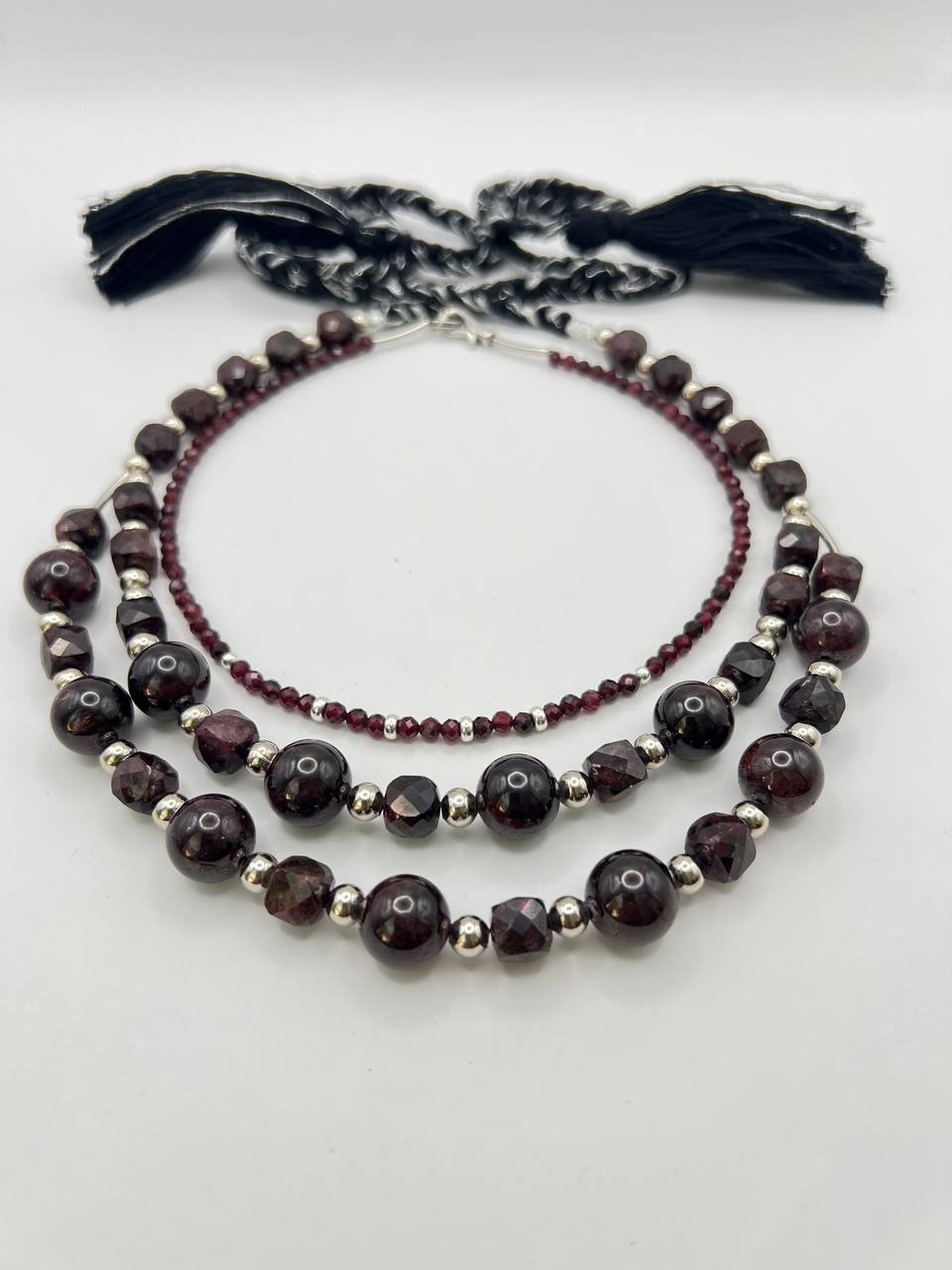 Mozambique Garnet and Silver Triple Strand Necklace - зображення 7