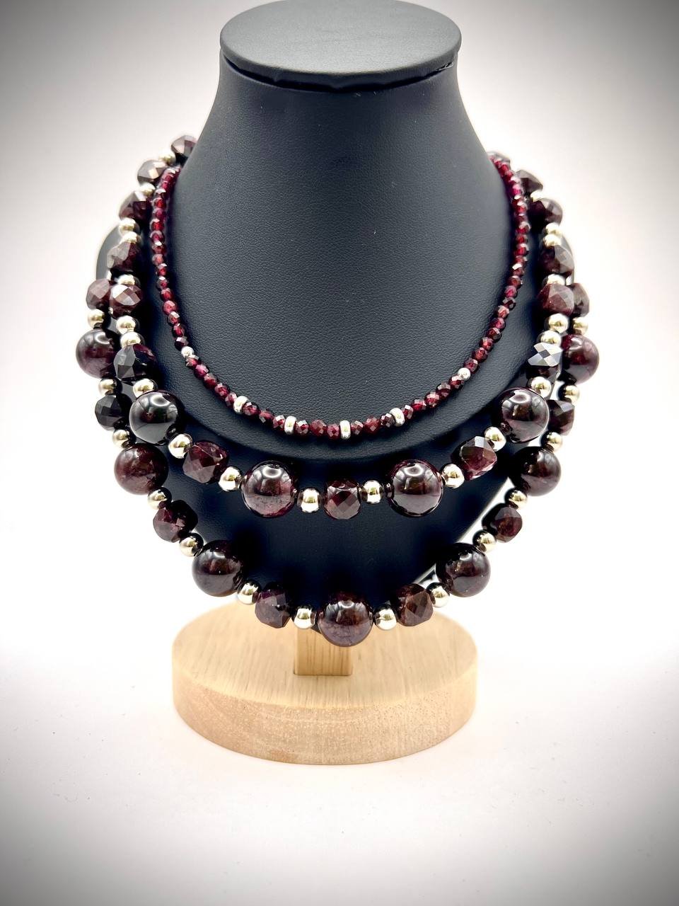 Mozambique Garnet and Silver Triple Strand Necklace - зображення 11